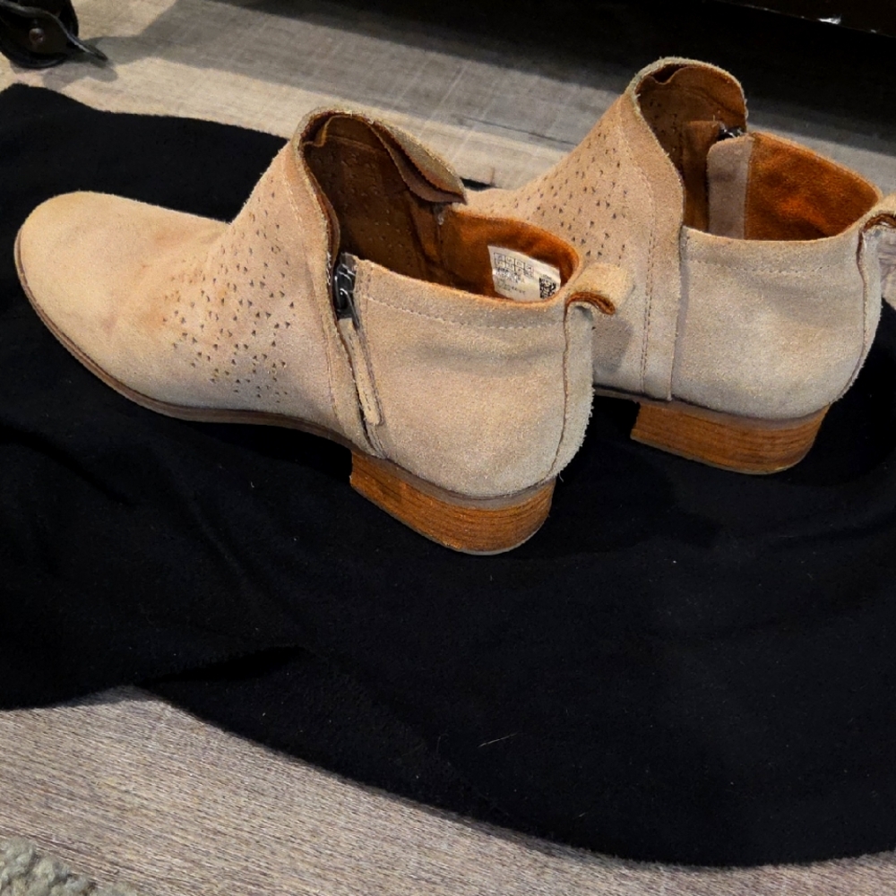 Toms Light Beige Ankle Booties